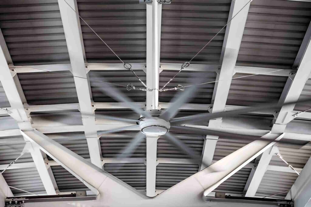 Ventiladores industriales HVLS vs. Climas Portátiles ¿Cuáles elegir?