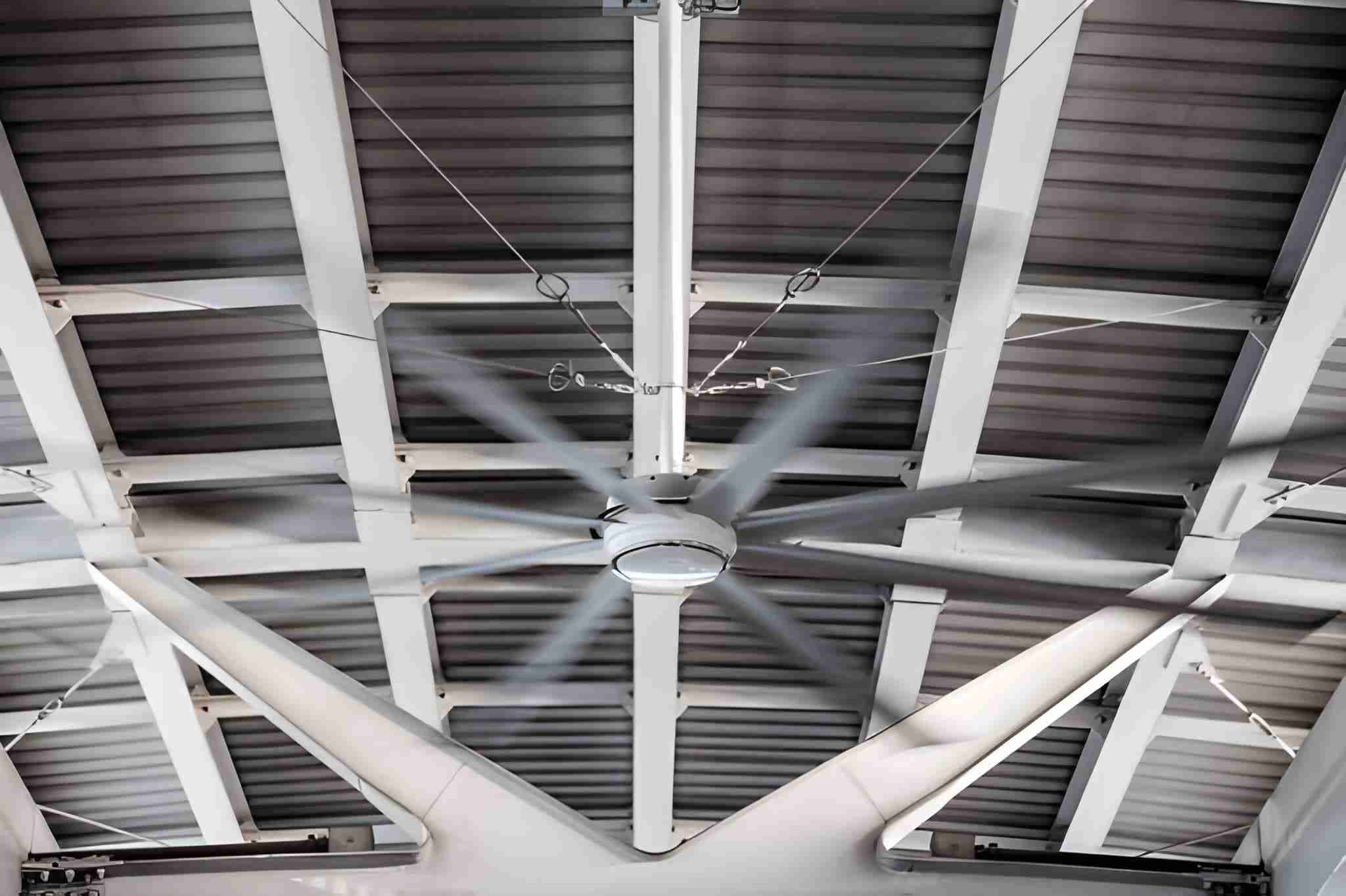 Ventiladores industriales HVLS vs. Climas Portátiles ¿Cuáles elegir?