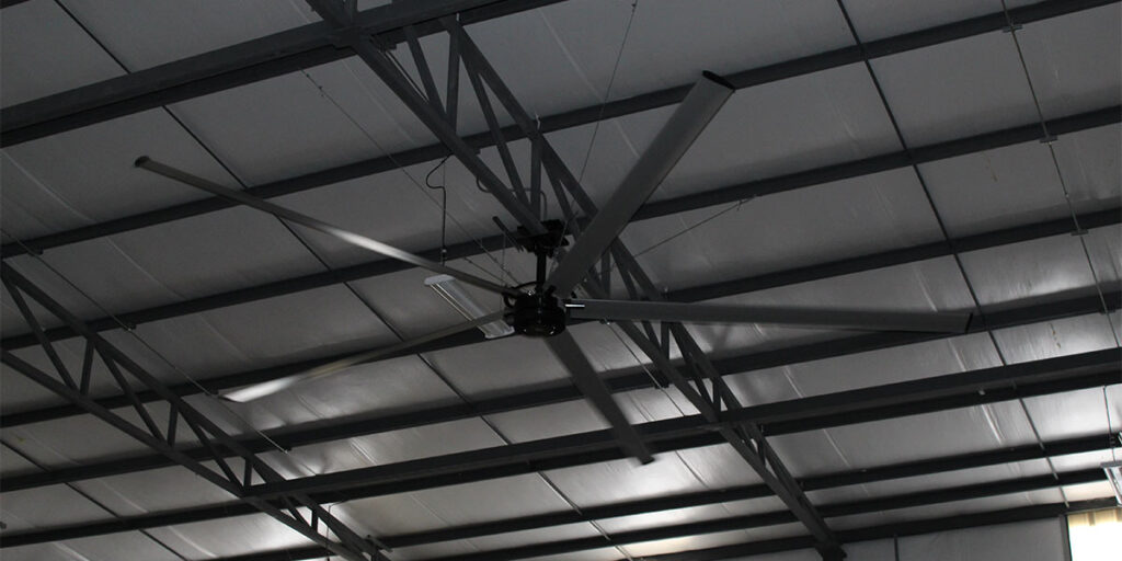 ventilador hvls eurus 3 para techo de nave industrial