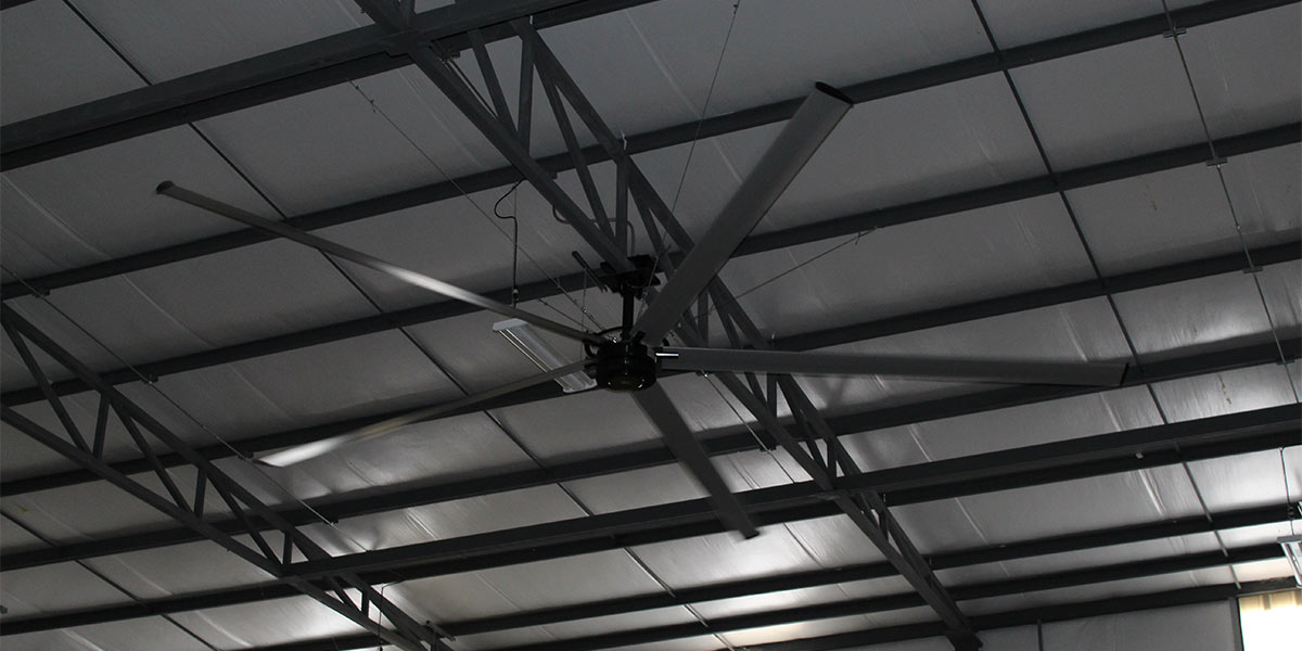ventilador hvls eurus 3 para techo de nave industrial